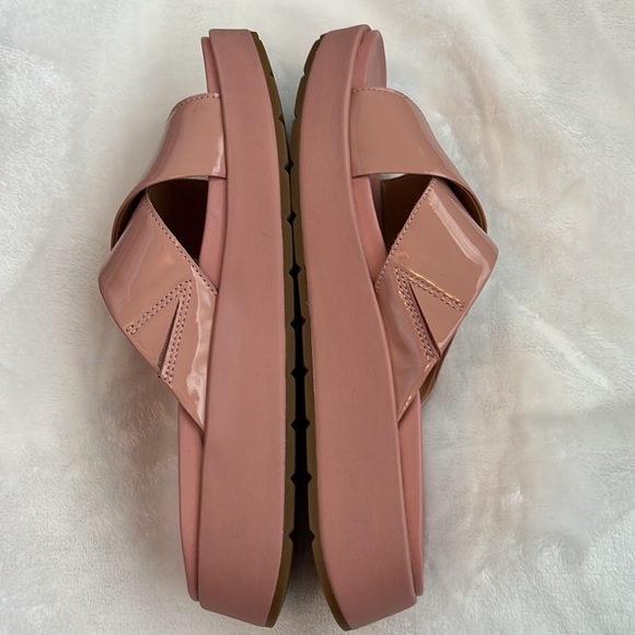🎉HP🎉NIB Ugg Emily Sandals - Picture 13 of 17